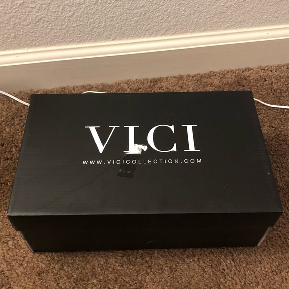 NEW heeled sandals from Vici - Picture 8 of 12
